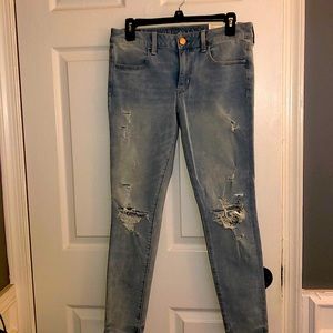 NWT AMERICAN EAGLE LIGHT WASH DISTRESSED JEGGINGS